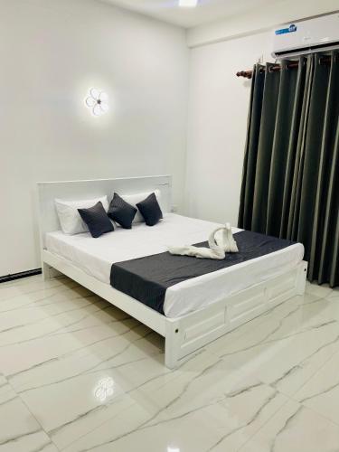 Family Room image 6