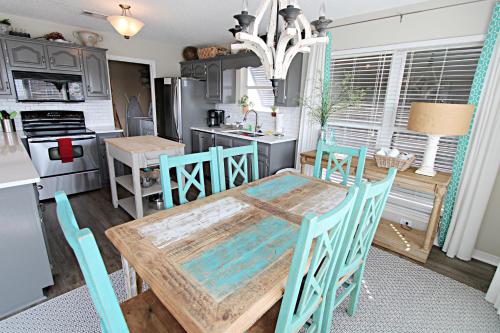 Kitchen, Pelican's Rest Beach House in Fort Morgan