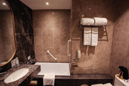 room detail thumbnail 2