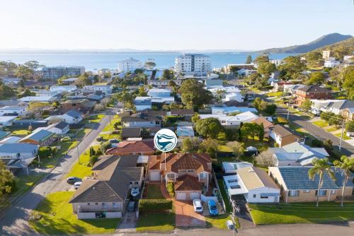 Shoal Bay Townhouse with Spa - image 2