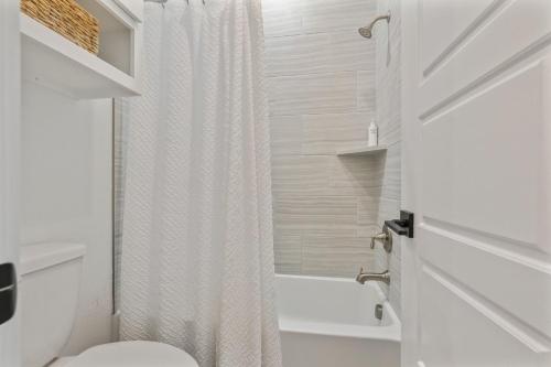 Chancla - Pet Friendly! Community Pool!