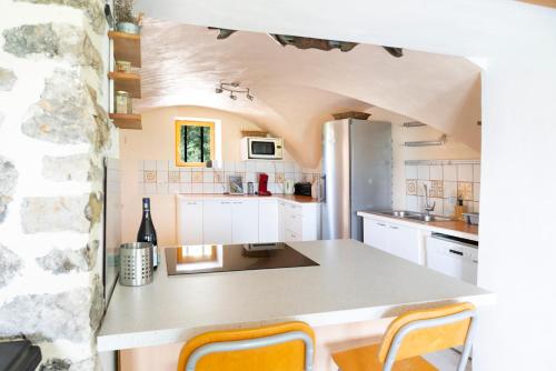 Grand gite idéal pour famille et groupe, piscine et plages privées (Grand gite ideal pour famille et groupe, piscine et plages privees) in Ganges