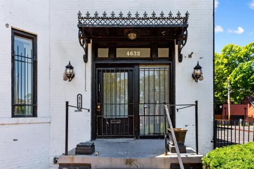 Utvendig, Historic Haven | JZ Vacation Rentals near Cathedral Basilica of St. Louis