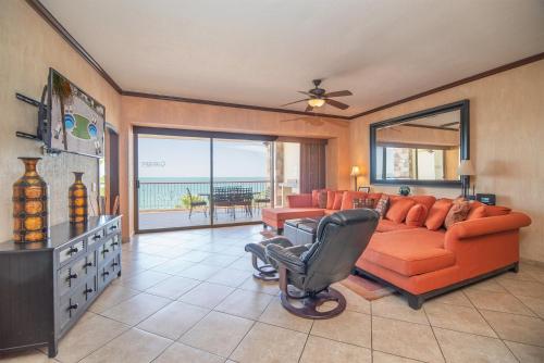 Scenic & Spacious Adorable Ocean Front Condo