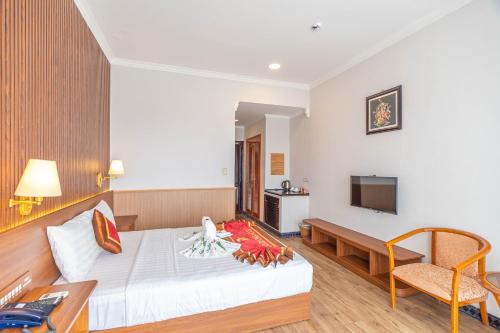 Double or Twin Room with City View image 3