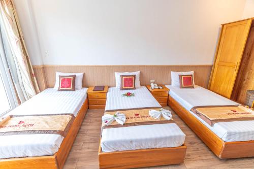 Standard Triple Room image 2