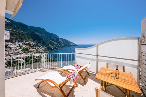 Deluxe Junior Suite room in Villa Anfitrite