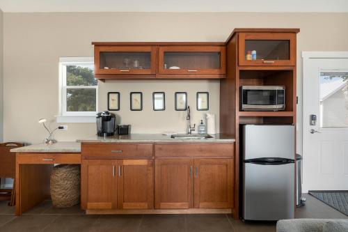 New! Luxury Cottage with Stunning Views-Spa Bath-Patio in Fredericksburg, USA
