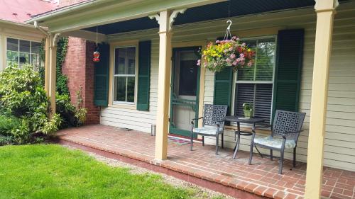 Hummingbird Inn