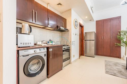Studio Near Dubai Water Canal and Bus Station, Conveniently Close to Downtown, The Scala Tower, Business Bay by Deluxe Holiday Homes, Dubai (Foto 3)