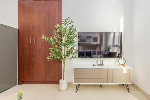 Studio Near Dubai Water Canal and Bus Station, Conveniently Close to Downtown, The Scala Tower, Business Bay by Deluxe Holiday Homes, Dubai (Foto 4)