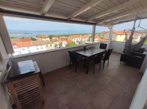 Erkély/terasz, Appartment Kvarner - Turm Krk in Sveti Vid-Miholjice