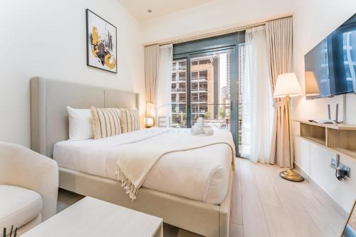 Modern Studio Near Downtown Dubai, Few Mins Walk to Hartland Greens Park, Azizi Riviera 43, Al Merkadh by Deluxe Holiday Homes, Dubai (photo 3)