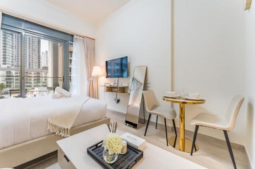 Modern Studio Near Downtown Dubai, Few Mins Walk to Hartland Greens Park, Azizi Riviera 43, Al Merkadh by Deluxe Holiday Homes, Dubai (photo 6)