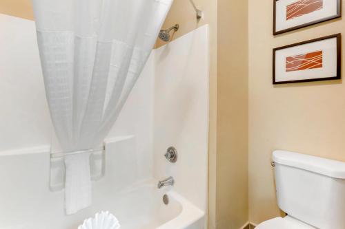 Comfort Inn West Phoenix at 27th Ave and I-I0 - image 12