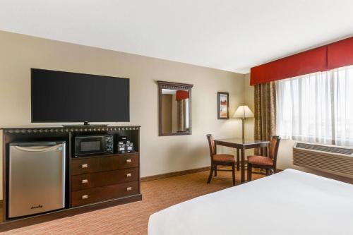 Comfort Inn West Phoenix at 27th Ave and I-I0 - image 10