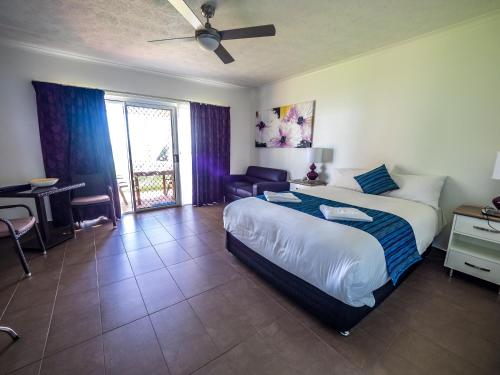 Dolphin Heads Resort Dolphin Heads Resort is a popular choice amongst travelers in Mackay, whether exploring or just passing through. Both business travelers and tourists can enjoy the hotels facilities and services. All