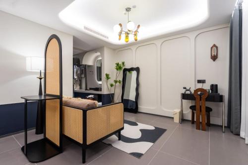 Deluxe Queen Room with Two Queen Beds image 2