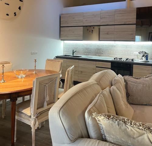 Konyha, Torre di Elena in Peccioli