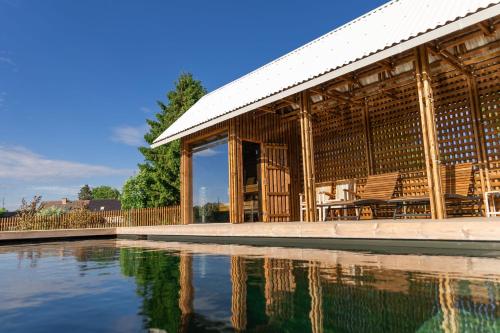 Farma Moulisovych in เนซเวสติเซ