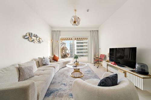 Beachfront 2BR Grand Bleu Luxe Near Dubai Palm & Marina Hotspots, Dubái (foto 3)