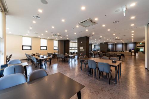 Restaurant, Bella Stay Hotel in Hupyeong