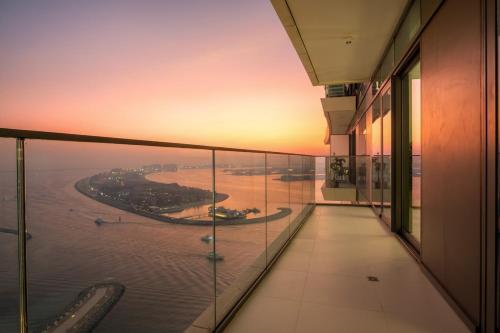 FIRST CLASS 2BR Sea & Palm View, Beachfront, Dubai