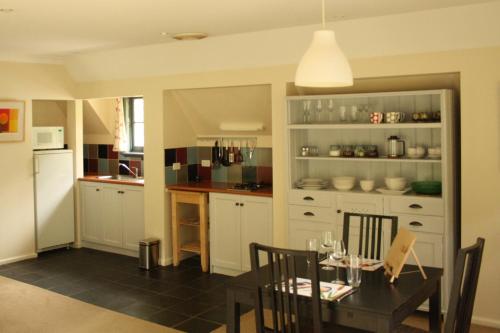 ห้องครัว, Merrimeet Cottages in ไบรท์