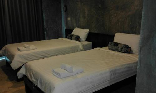 Come Moon Loft Hotel thumbnail 2