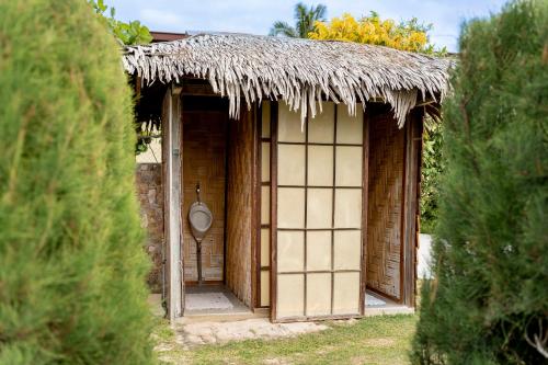 Fare miti access private white sand beach in マアタ