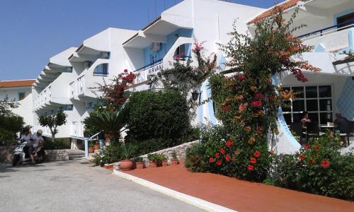 Nirvana Beach Hotel - image 11