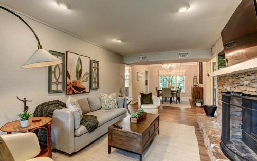 Creek View Villa - Full kitchen cozy fireplace Wifi golf course views in Holcomb, USA