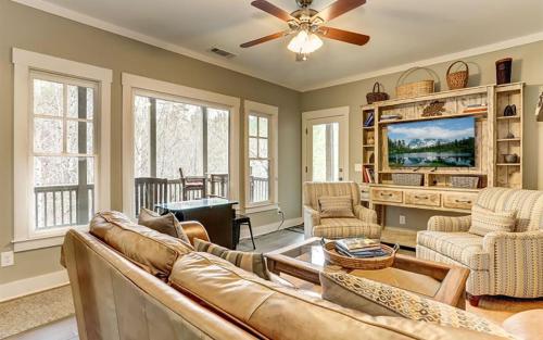 Удобства, Deer Valley - Soak in the Hot Tub Sip Wine Fireside Play Golf in Big Canoe