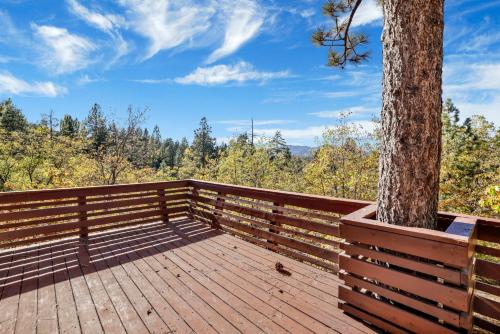 Mountain Hideaway on Maryland #2494 in Big Bear Lake, USA