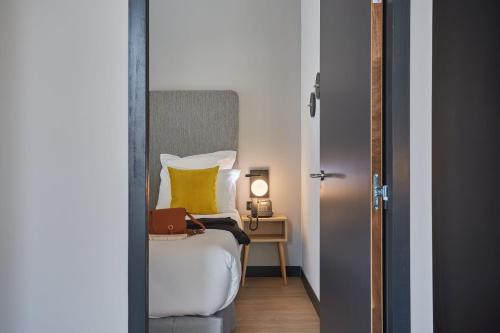 One-Bedroom Apartment image 10