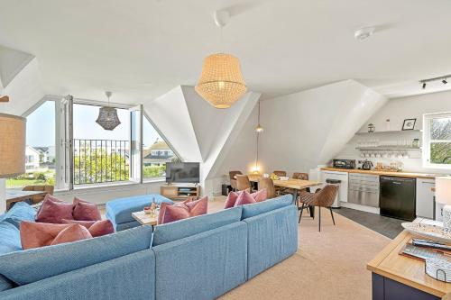 Pentire Point - Coastal Penthouse, Beaches, River & Restaurants All Within Short Walk