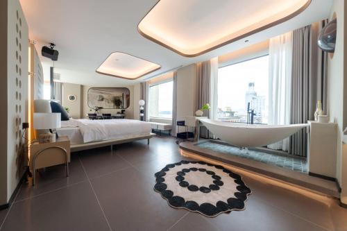 King Suite with Sea View image 1