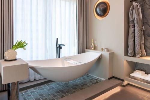 King Suite with Sea View image 3
