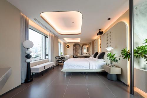 King Suite with Sea View image 6