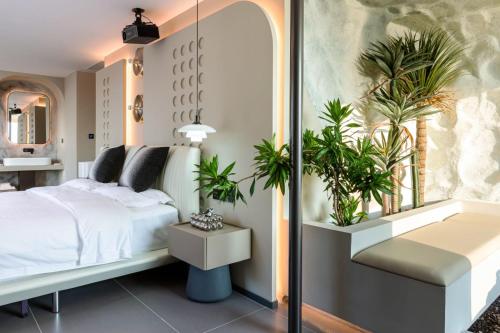 King Suite with Sea View image 8