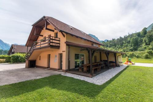 Apartma Jernej – khách sạn tại Cezsoca
