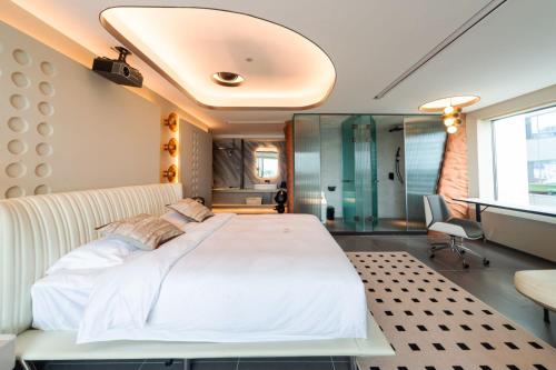 Junior Suite with Sea View image 4