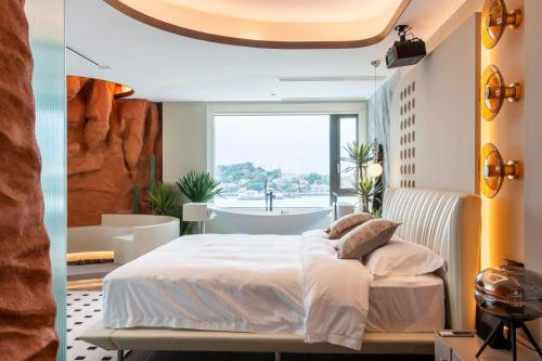 Junior Suite with Sea View image 9