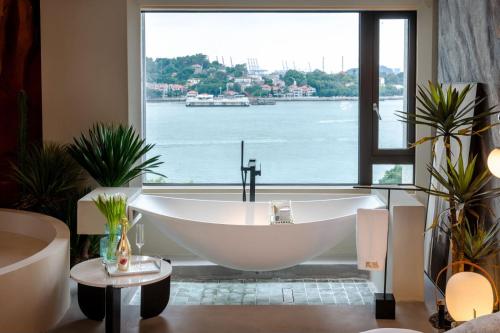 Junior Suite with Sea View image 10