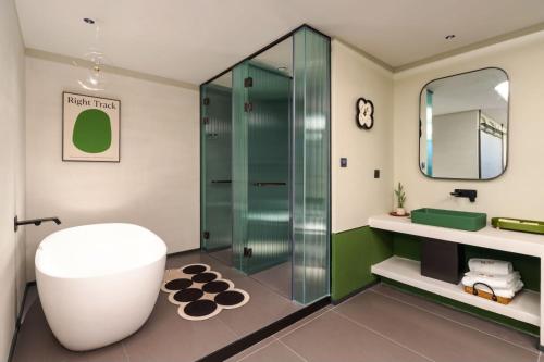 Triple Room with Sea View image 2
