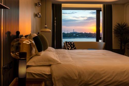 Triple Room with Sea View image 5