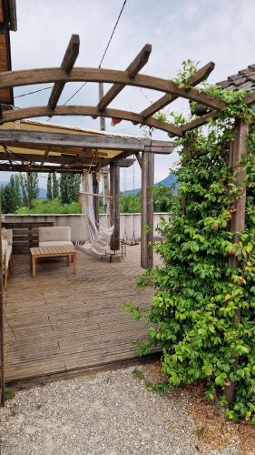 House, Pool and Mountains in Myans