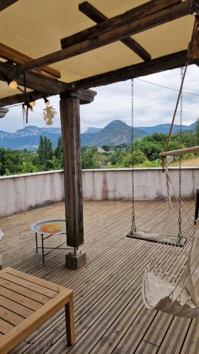 House, Pool and Mountains in Myans