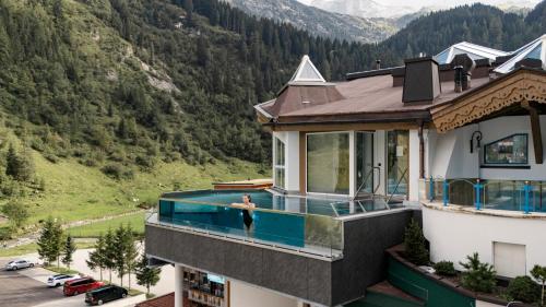Hotel Neuhintertux 4 Sterne superior in Tux, Österreich