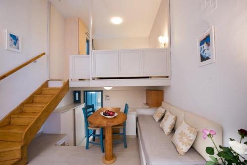 Captain's House Hotel Suites & Apartments – Panormo, OK
